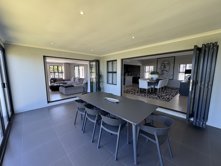 4 Bedroom Property for Sale in Grotto Bay Western Cape